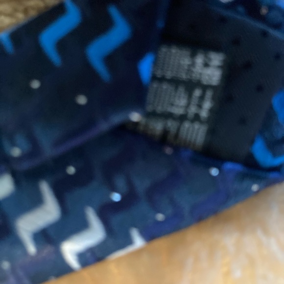 Hugo Boss 100% Silk Tie NWOT - Picture 3 of 4